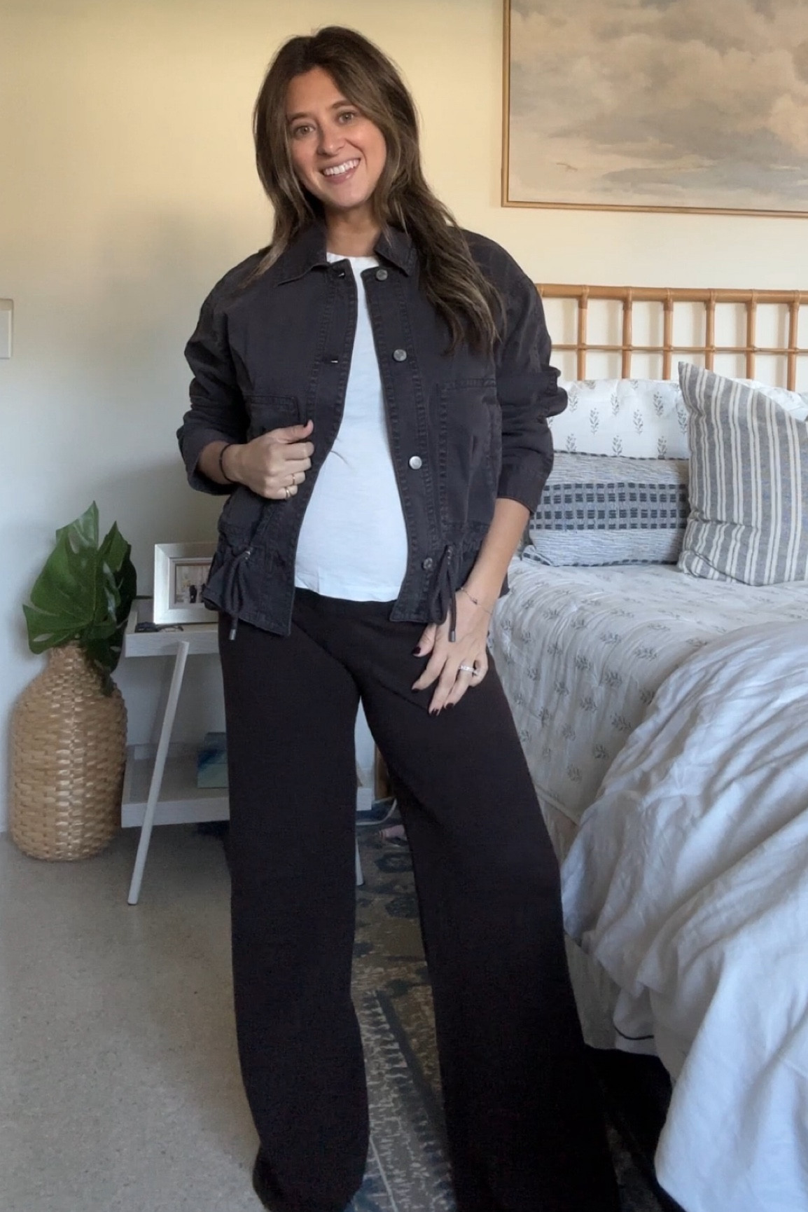 My new favorite maternity friendly outfit by far 🤎
Jacket: XS
Tee: S
Pants: XS