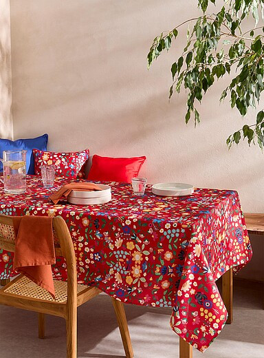 Yucatan flowers tableclothLive Outside exclusive collection | Simons