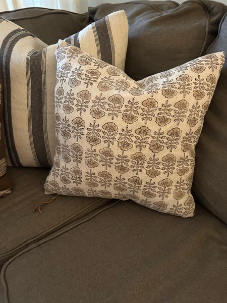 This gorgeous pillow from Magnolia is back in stock - only $48! 

Floral pillow, spring pillow, floral pillow cover, pillow cover, neutral pillow cover, affordable pillow cover, affordable finds, magnolia home

#LTKhome #LTKfindsunder50
