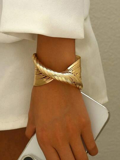 Livesso Minimalist Bohemian Style Adjustable Geometric Line Decor Wide Bangle | SHEIN