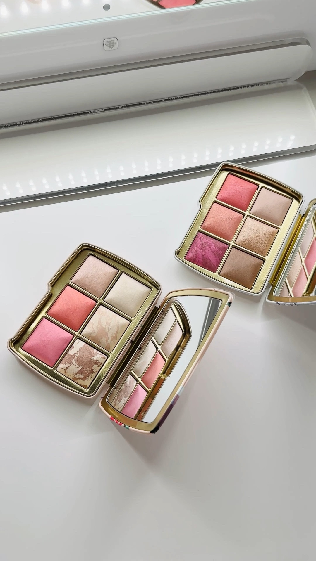 Ambient lighting edit unlocked 
Hourglass Deer Palette
Hourglass Swan Palette
2025 Hourglass Palettes ✨
S T U N N I N G little delights. So happy I gifted them to myself 💝
(Swan left, Deer right)

I’ve already purchased a 2nd swan palette as a backup because ITS MY FAVORITE ✨ it has everything you need; a finishing powder, a bronzer, a highlighter, three options for blush, which are all absolutely stunning and would beautifully suit any skin tone✨


#LTKBeauty #LTKWedding #LTKdayinmylife