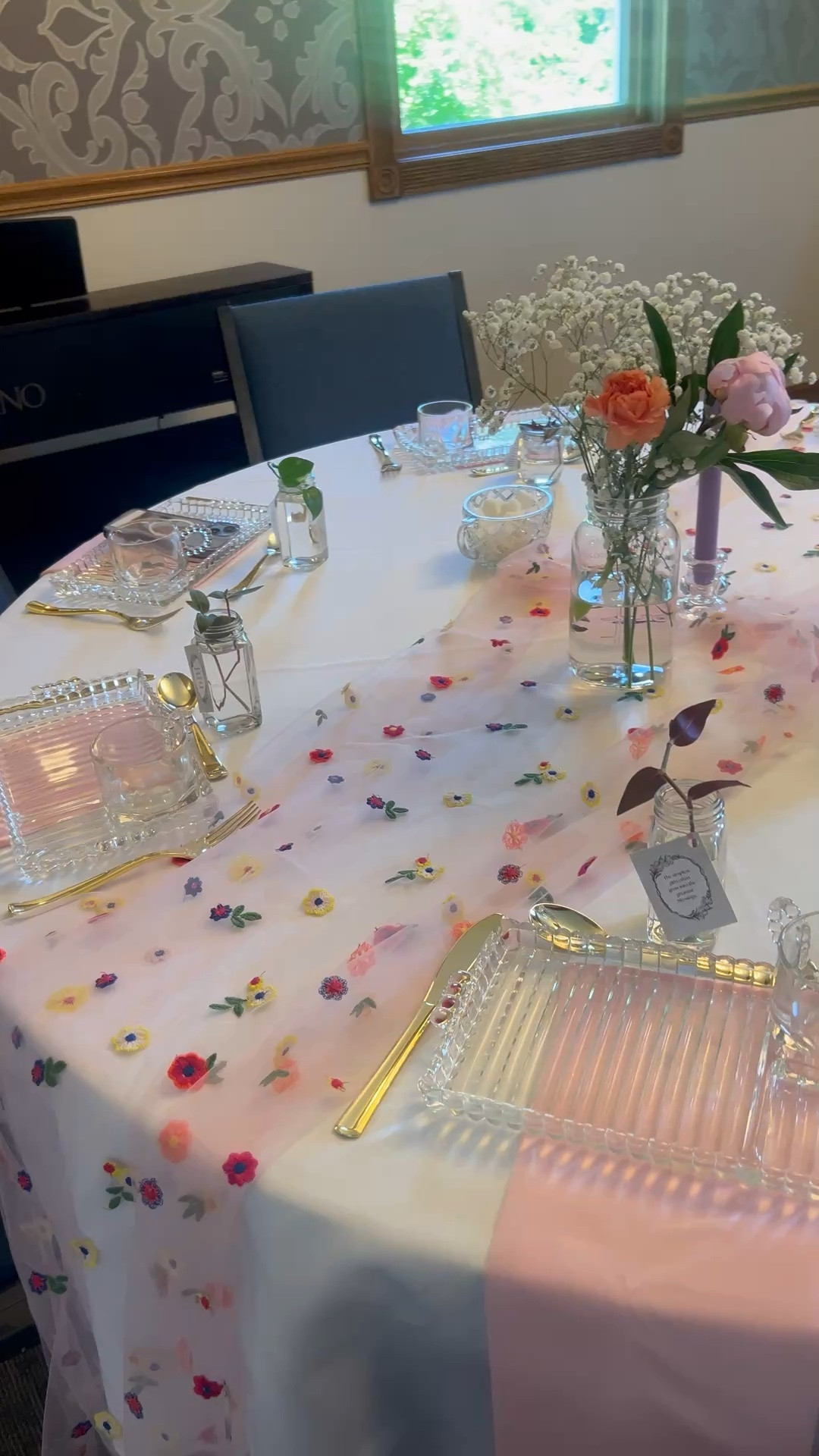 Tea party table setting 🫖