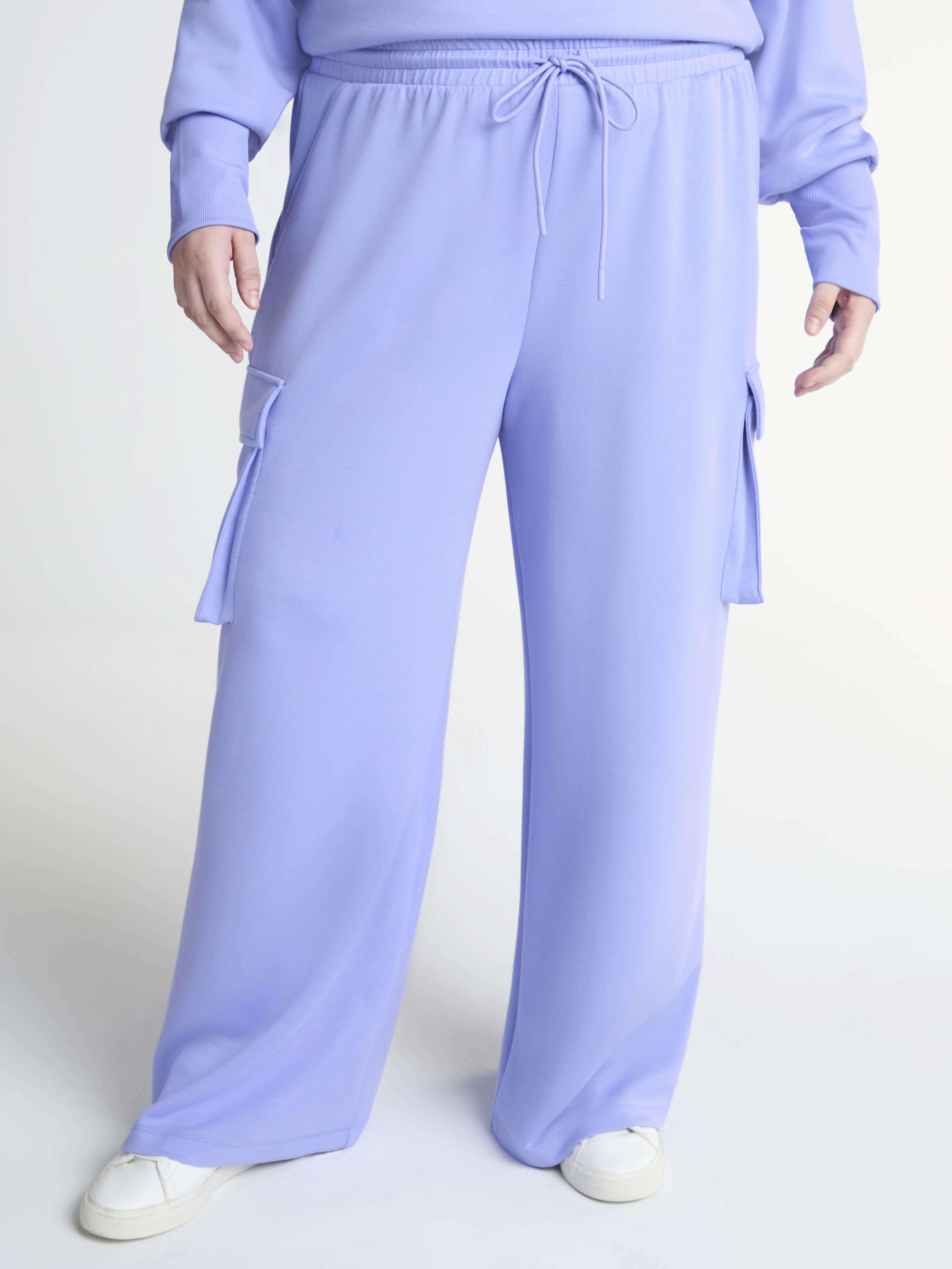 Scoop Women’s and Women’s Plus Ultimate ScubaKnit Wide Leg Cargo Sweatpants, Sizes XS-4X - Wa... | Walmart (US)