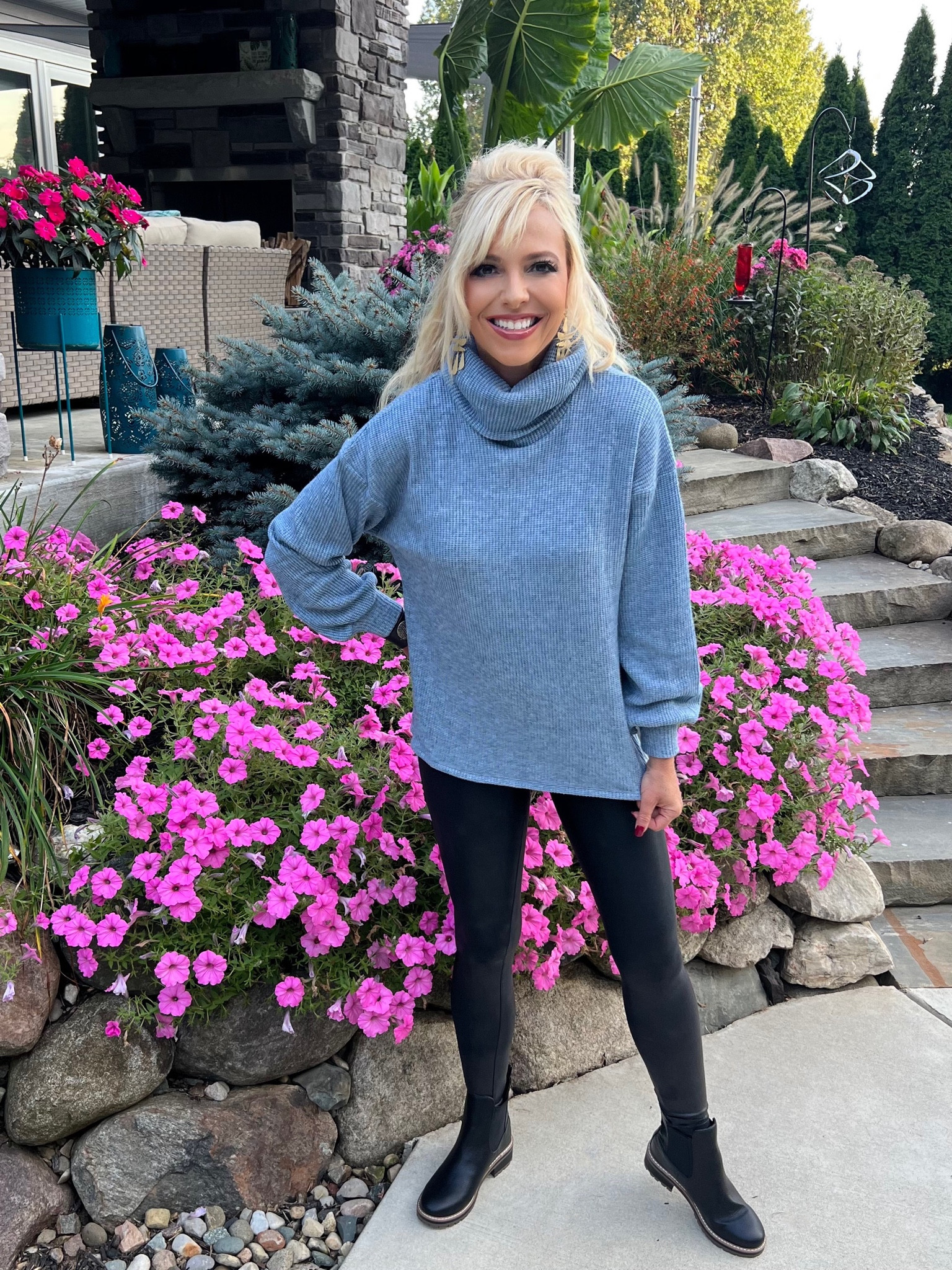 Fall outfit so sweet with that blue #fallfashion #leggings #spanx

#LTKshoecrush #LTKstyletip #LTKfindsunder50