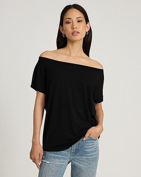 Relaxed Off The Shoulder London Tee | Express