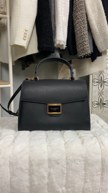 One of my most used crossbody bags 🖤 Perfect size for everyday and evening!🤗

Top handle bag
Kate Spade 
Classic handbag 
Kate Middleton bag 
Crossbody bag 

#LTKCyberWeek 

#LTKitbag #LTKstyletip