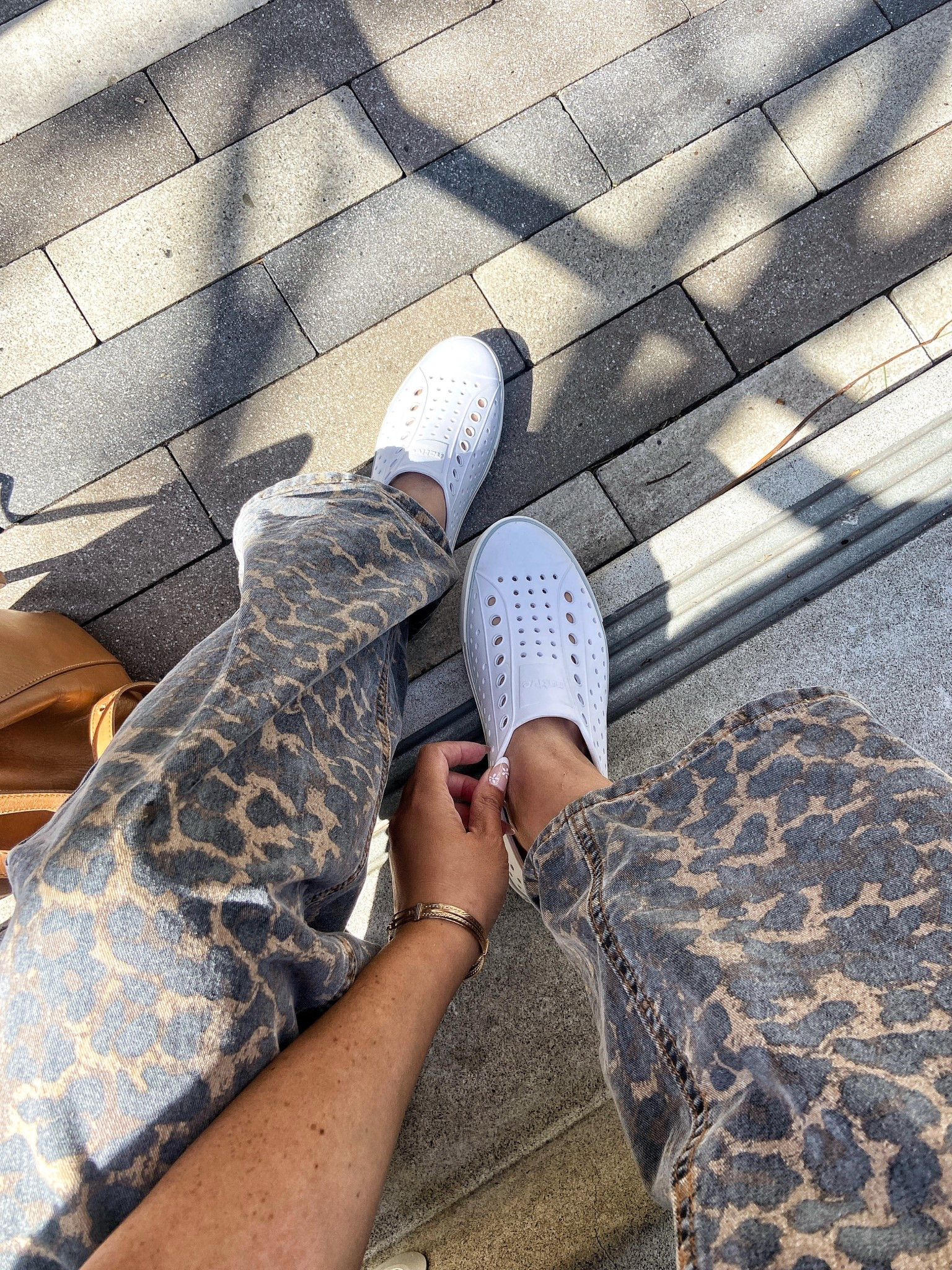 Cool mom outfit 101: Must be casual. Must be comfy. @nativeshoes new jefferson arc is the go to slip on shoe and it gives just enough of a platform for an elevated look”