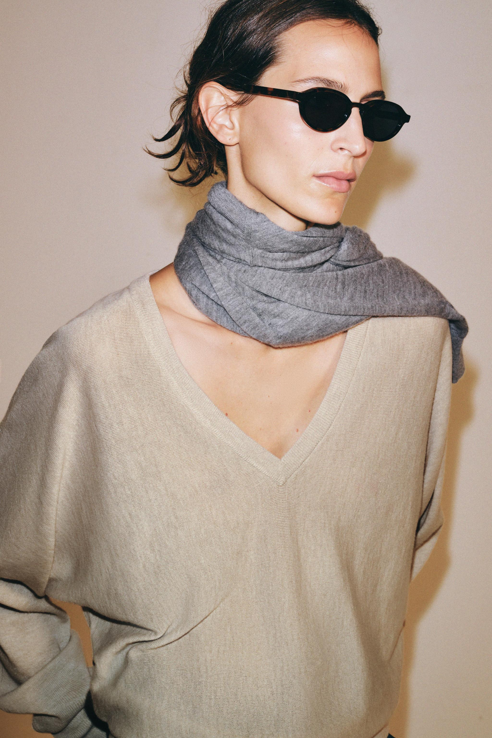 Jumper crafted in wool with a V-neck and long sleeves. | Zara US
