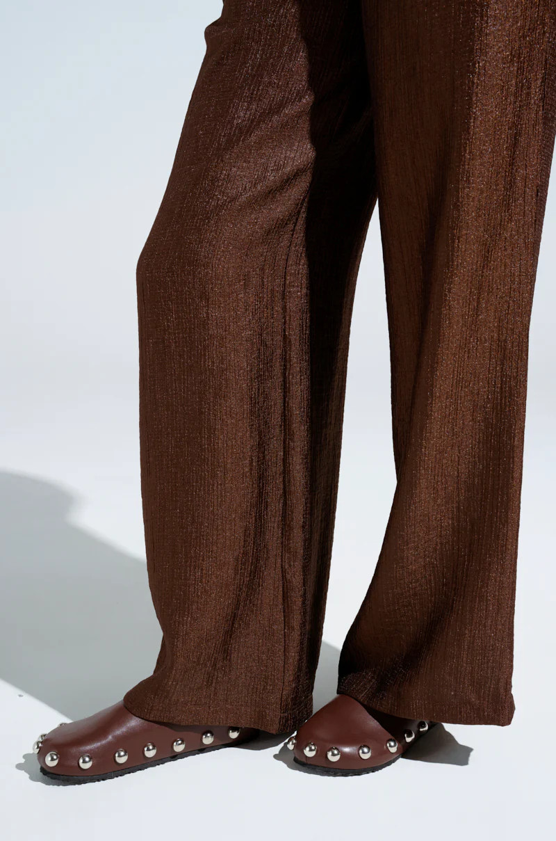 AZALEA WANG RAYNE BROWN FLAT | AKIRA