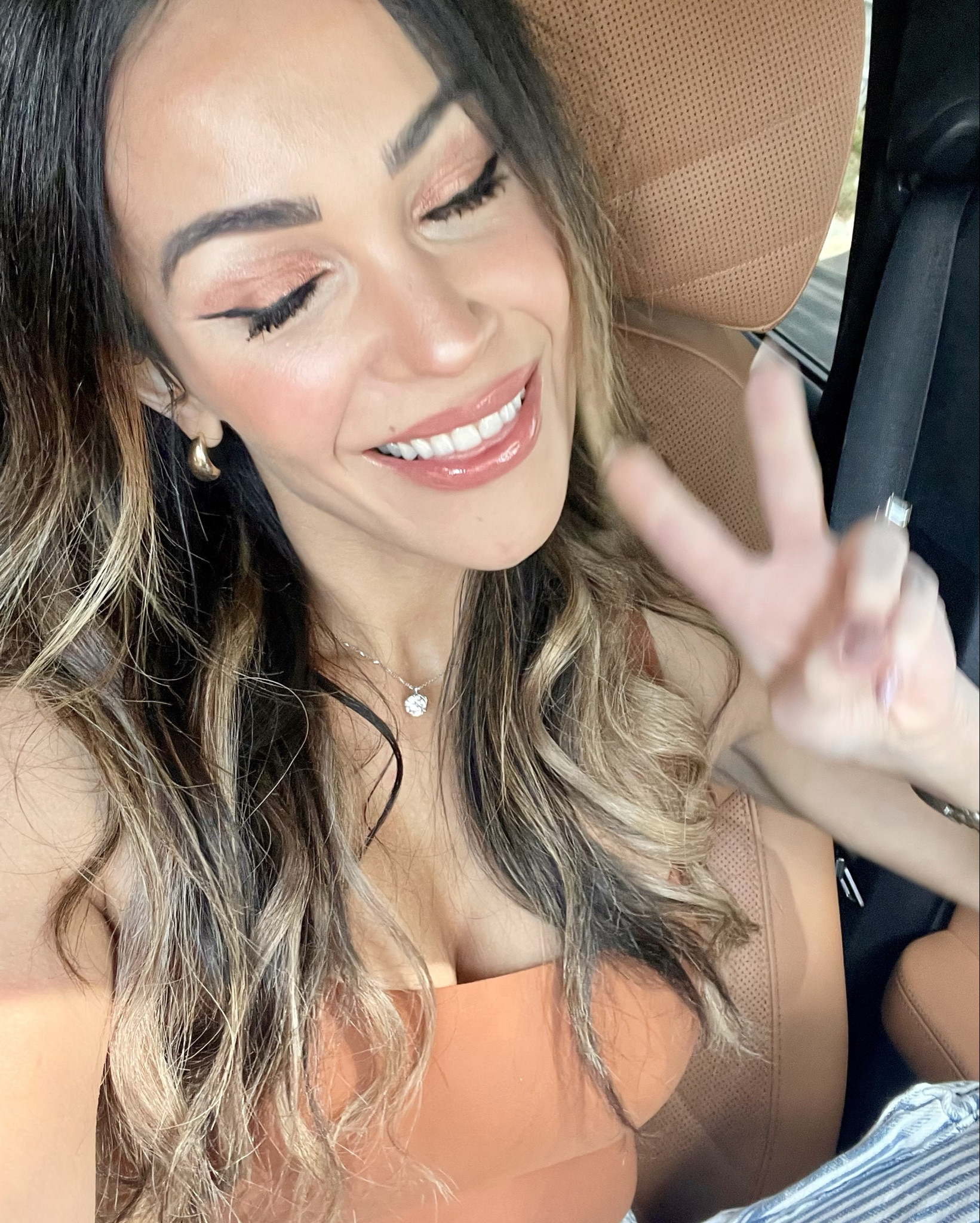 Obsessed is an understatement. This eyeshadow stick is SO good ya’ll 🙌🏻🔥🫳🎤 linked the rest of the products that give ya girl that #nofilter kinda glow✨


#LTKstyletip #LTKGiftGuide