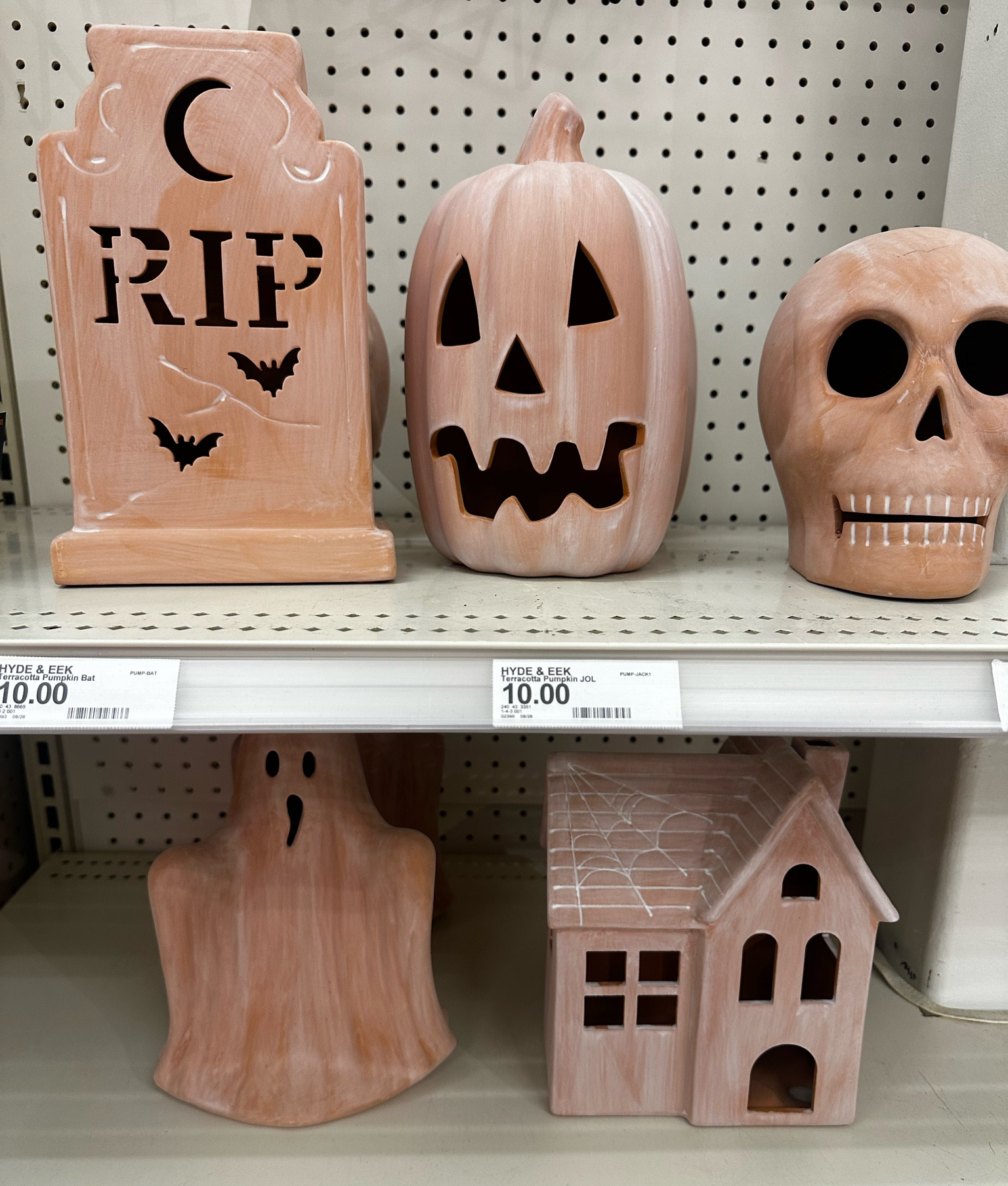 These terracotta fall pieces are SO cute!!

Terracotta pumpkin
terracotta skull
terracotta RIP sign 
terracotta ghost
fall decor 
trendy fall decor 

#LTKFallSale #LTKHome #LTKSeasonal