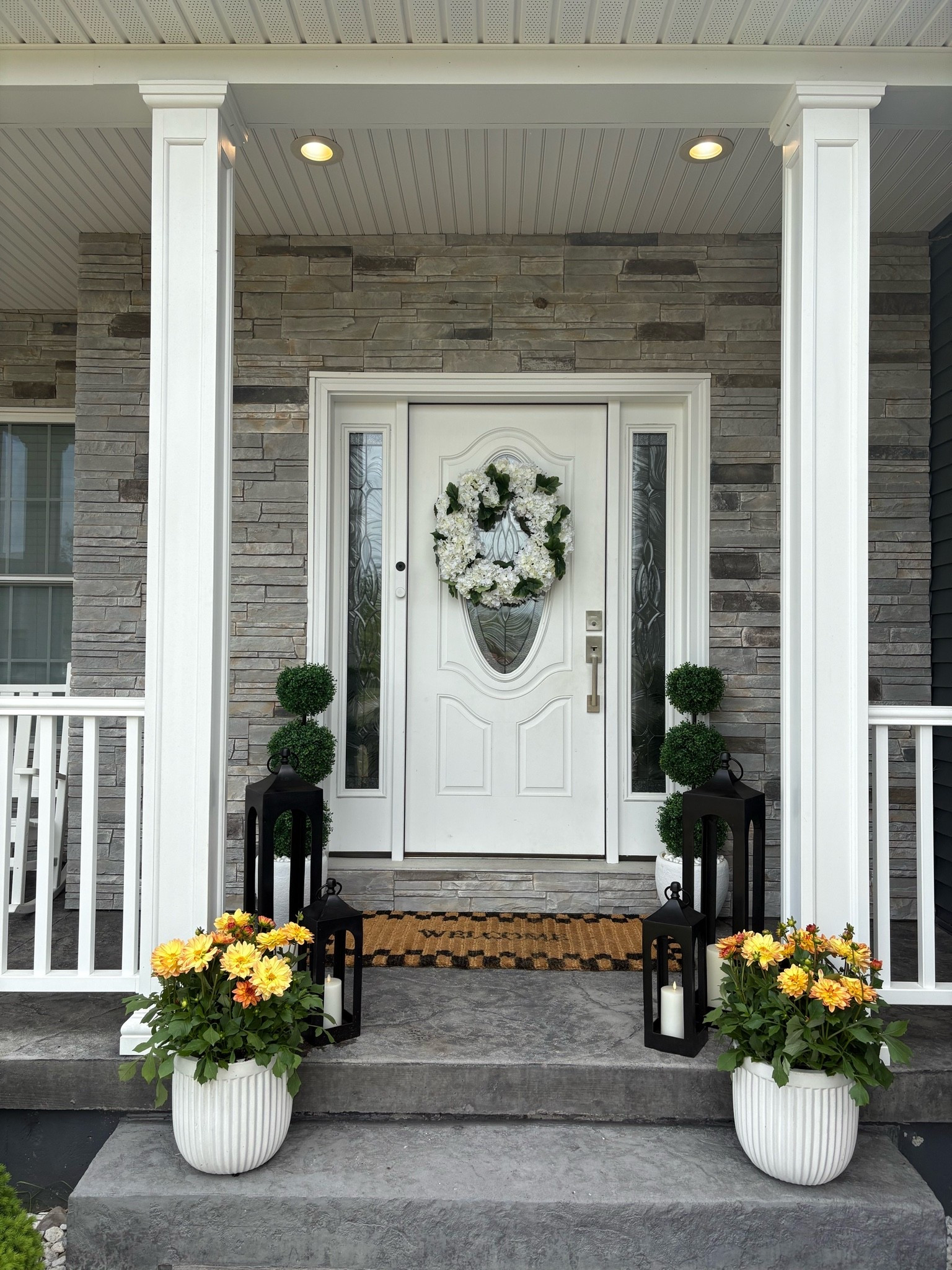 Front porch decor 💛