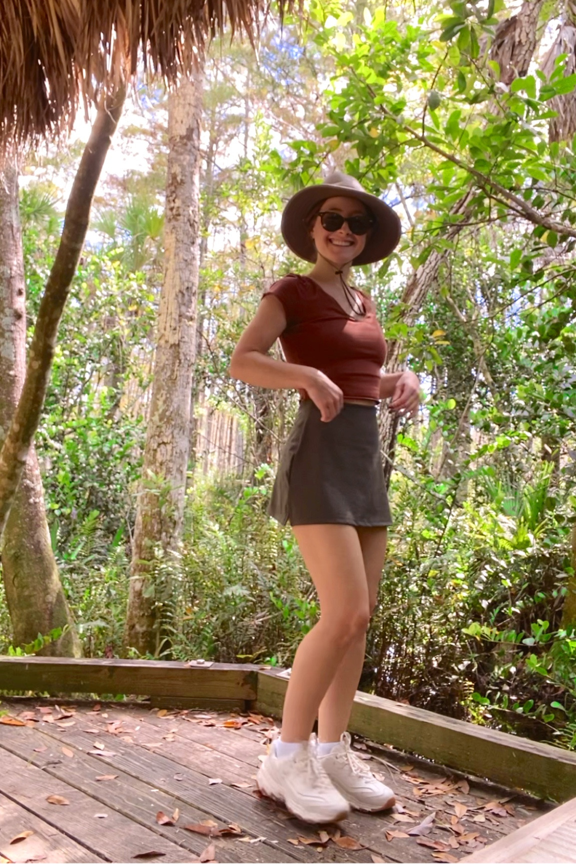 Petite activewear, dressing in natural tones 🌳