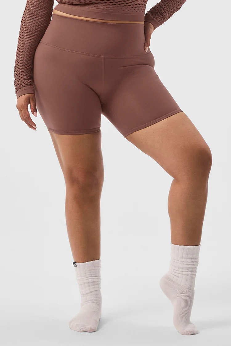 5" Airbrush High-Waist Biker Short | Alo Yoga (US)