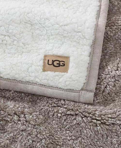 UGG® Classic UGGfluff Throw, 50" x 70" - Macy's | Macy's