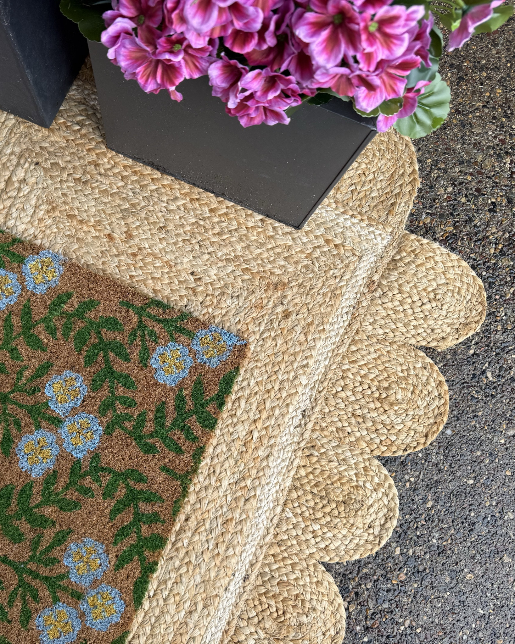 New outdoor scalloped rug! Love it! Plus these REALLY good fake flowers. 

#LTKHome #LTKSeasonal #LTKdayinmylife