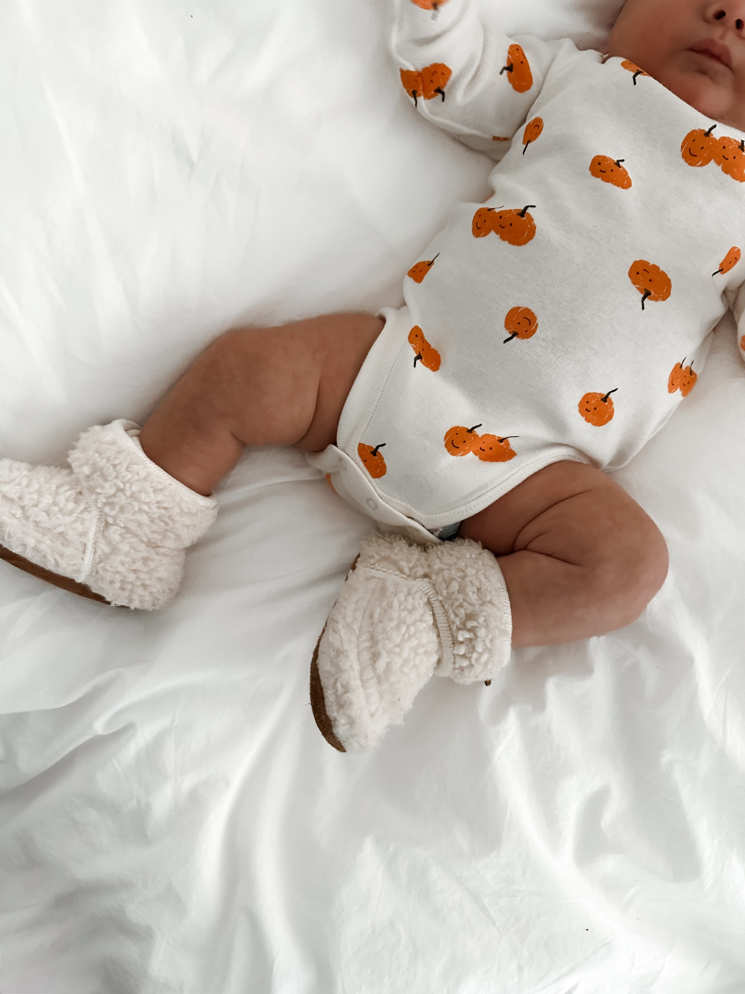 The cutest baby pumpkin outfit 🎃 
Exact booties are from Urban Pines, but I did link some similar options!


Baby outfit, baby fall outfit, baby fall fashion, baby pumpkin outfit, baby Halloween outfit, baby Halloween fashion, baby booties

#LTKSeasonal #LTKBaby #LTKKids