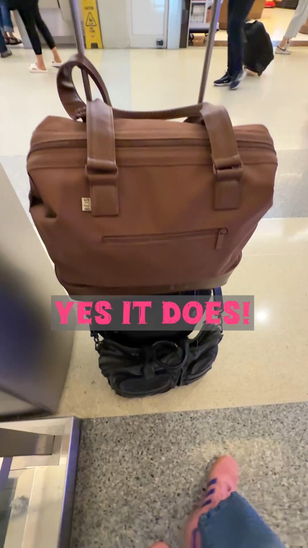 Yes it does fit ☺️
Mini weekender that packs BIG {but still fits under the seat in front of me}😉 

#LTKTravel #LTKWatchNow