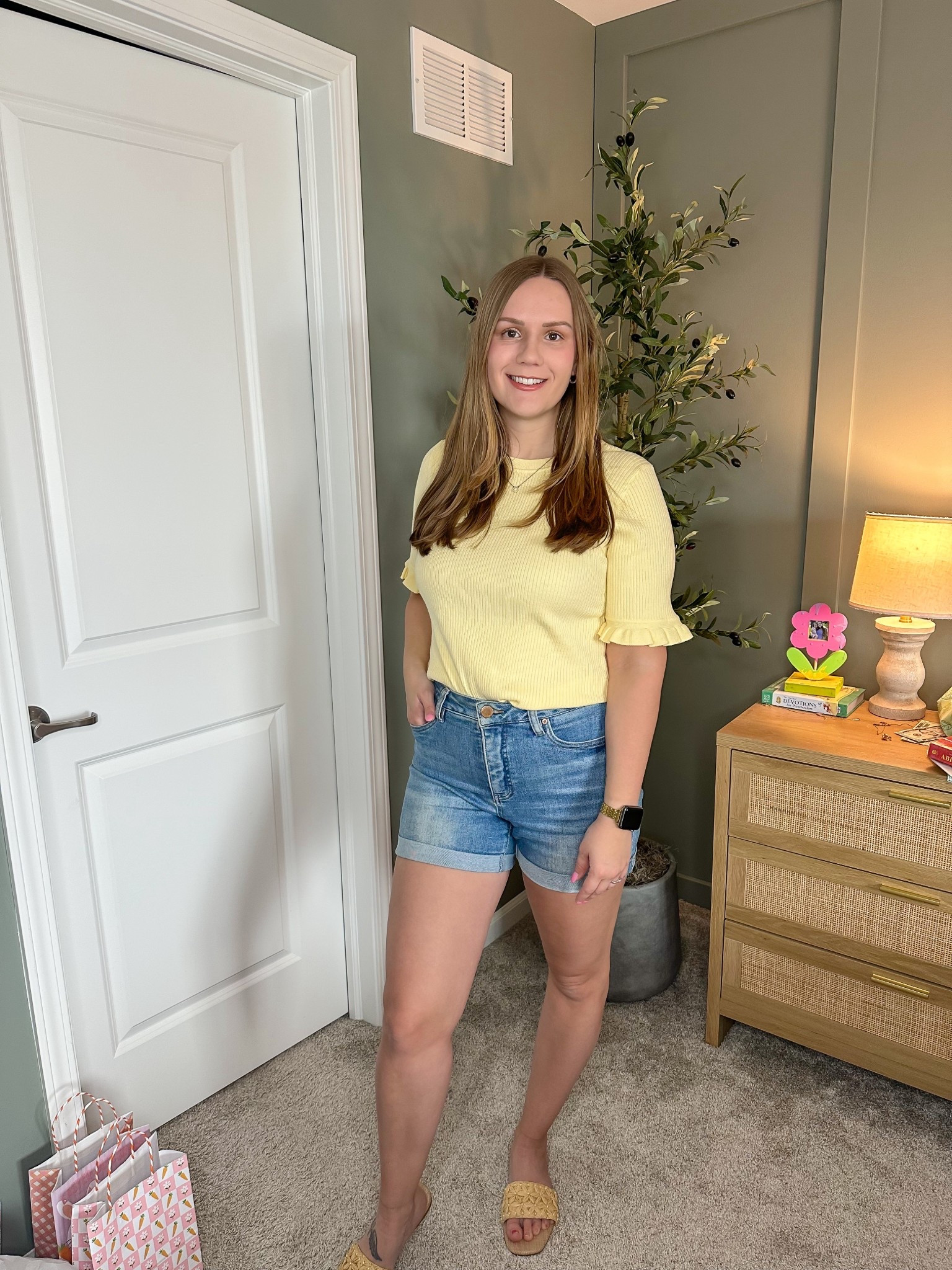 This yellow spring top is giving sunshine energy ☀️💛 the sleeves are SO cute and flattering + it looks way more expensive than it is 🙌🏼 perfect for school drop-offs, brunch, or everyday errands!!
Linked in my LTK—run before it sells out 👀
#LTKspring #LTKfinds #LTKunder50 #WalmartFinds #SpringStyle #AffordableFashion #MomStyle #EverydayOutfits #CasualChic #SpringOutfit #OnTrendStyle #BudgetFriendlyFashion #OOTDstyle #StyleOnABudget

#LTKootd