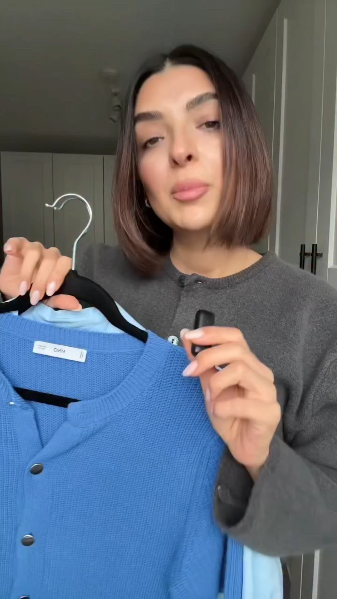 POV: alle sagen, trag mehr Farbe… Part 2 🙊💙
.
.
#reelsdeutsch #reelsgermany #fashionreel #instareels #viralreel