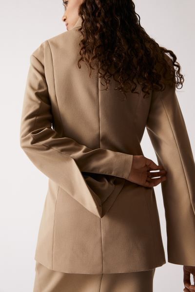 Double-breasted blazer | H&M (UK, MY, IN, SG, PH, TW, HK, KR)