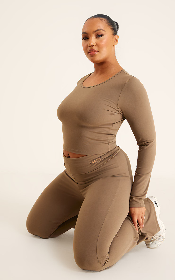 Plus Chocolate Brown Snatched Sculpt Long Sleeve Crop Top | PrettyLittleThing US