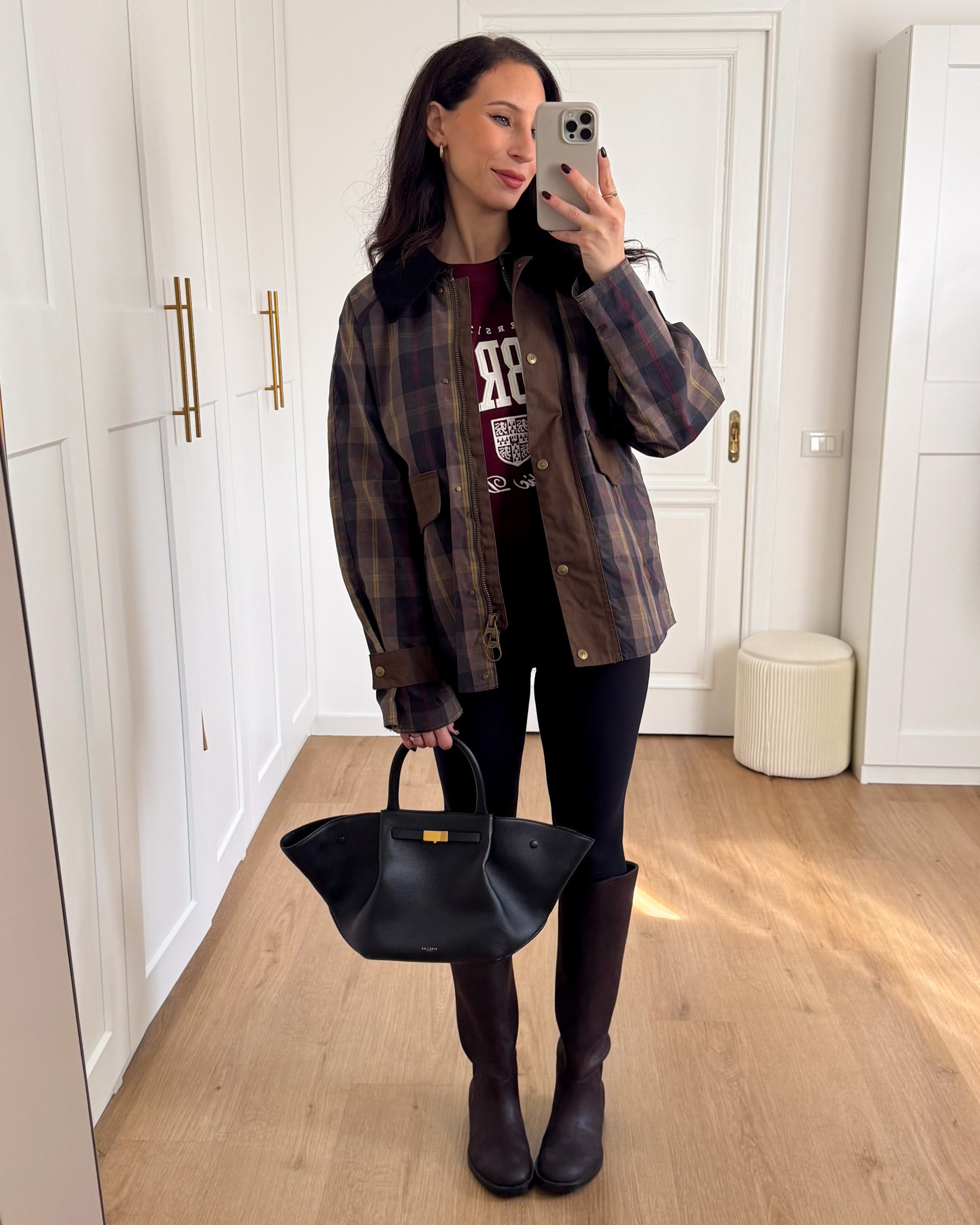 Leggings outfit, parka Mango, comfy look, demellier bag, H&M boots 

 #LTKeurope #LTKwinter #LTKautumn