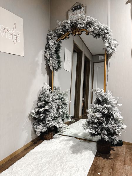 Christmas mirror set up 

Christmas, Christmas decor, Christmas tree, home decor, flocked tree 

#LTKHoliday #LTKhome #LTKSeasonal