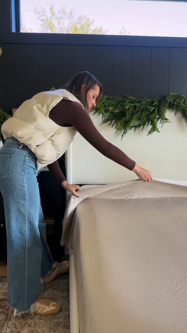 Holiday bedding refresh with Quince — layering their Bamboo Sheets in Sand, Wafgke…