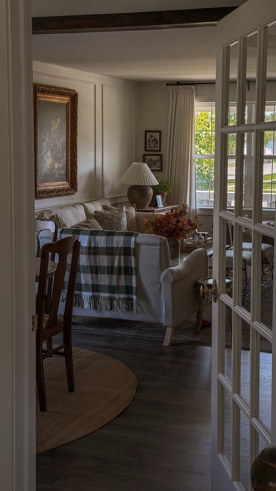 Subtle fall living room

#LTKHome #LTKSeasonal