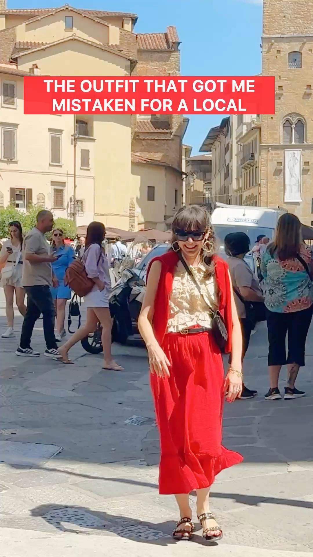 The day we did the most tourist attractions was the same day I was the most mistaken for a local. I wore.

🇮🇹Skirt
🇮🇹Blouse instead of a tee shirt 
🇮🇹Cashmere Cardigan
🇮🇹Sandals without sports straps
🇮🇹Sandals without sports straps
🇮🇹Accessories - jewelry, belt, sunglasses 
🇮🇹Small shoulder bag