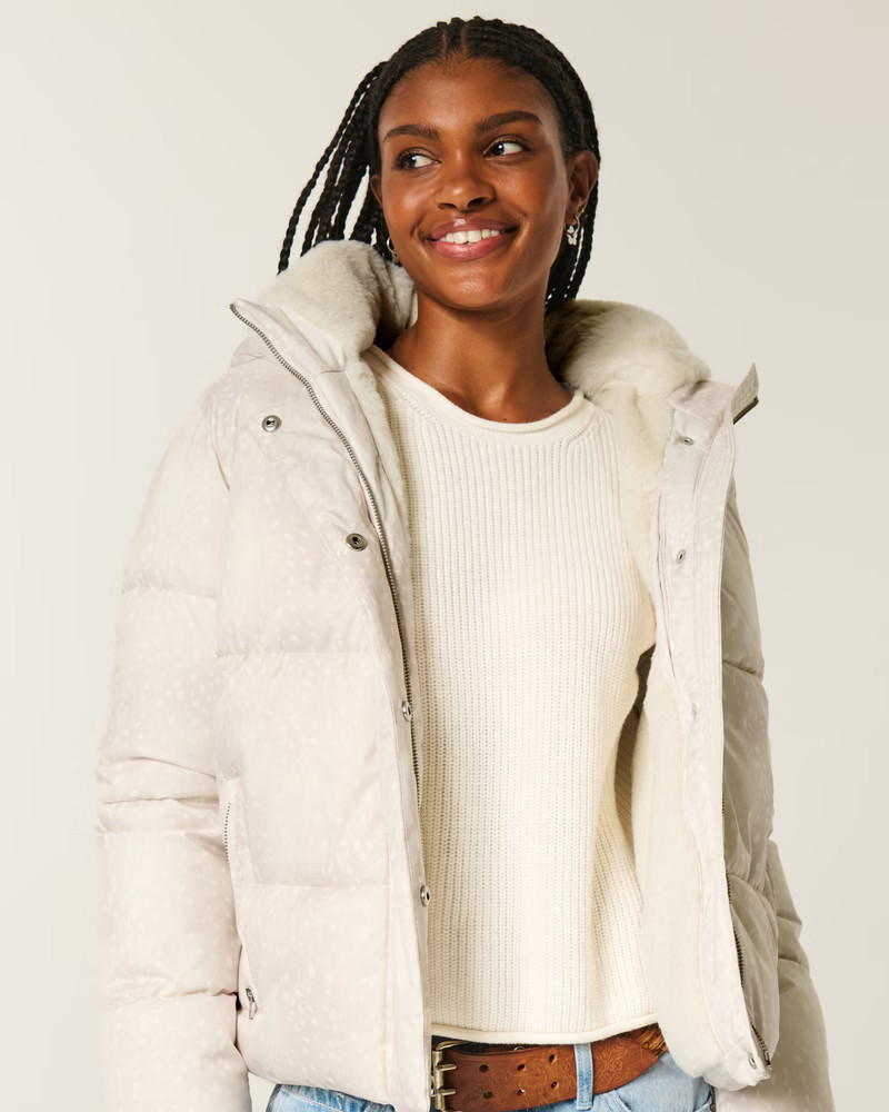 Women's Bow Pattern Puffer Vest | Women's | HollisterCo.com | Hollister (US)