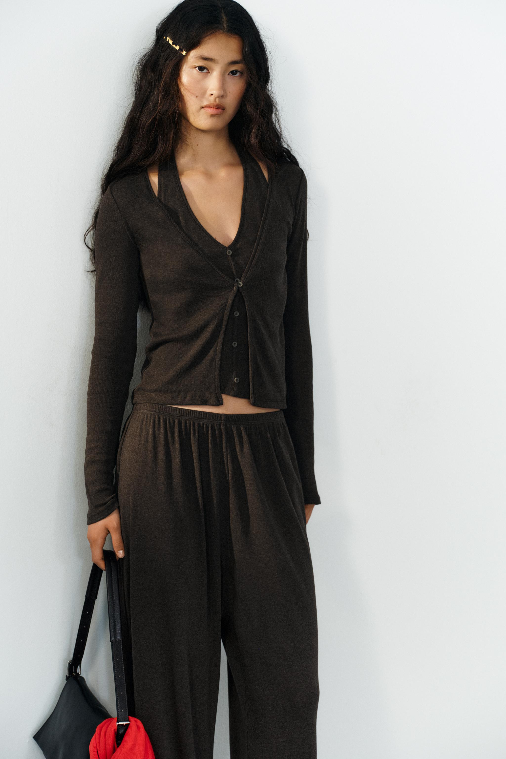 Model height: 173 cmMid-waist trousers with an elastic waistband and elastic cuffed hems. | Zara UK