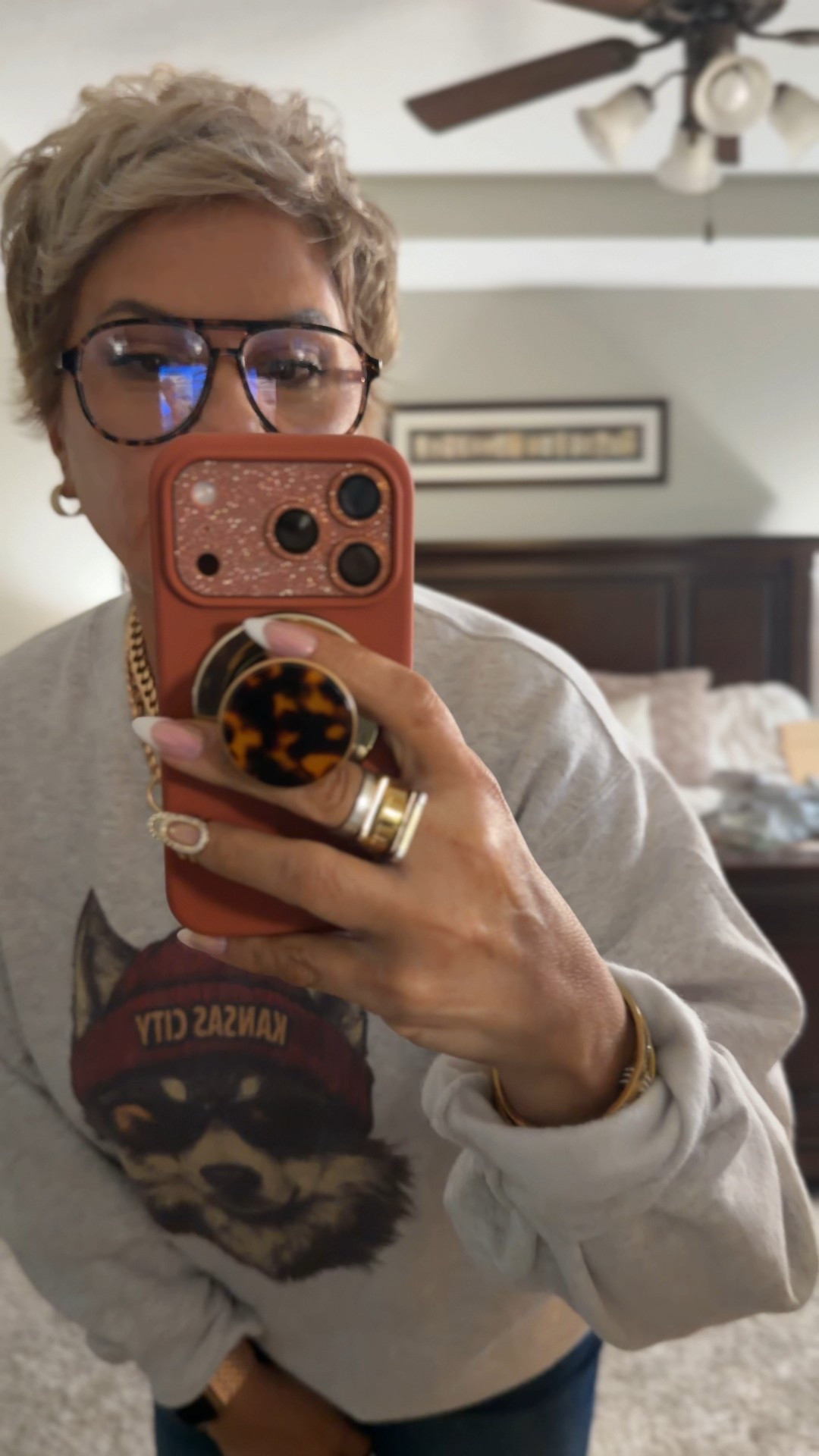 🍊✨ Upgrade your iPhone style! The new Cosmic Orange iPhone 17 Pro paired with a glitter plate case that covers the camera plateau is the perfect mix of luxury + sparkle. Sleek, protective, and on-trend, this combo makes your phone as stylish as your outfit. Shop it now on my LTK 🤳

#iPhone17Pro #CosmicOrange #GlitterCase #PhoneCaseStyle #TechAccessories #LTKFinds #GenXStyle #TrendingTech
