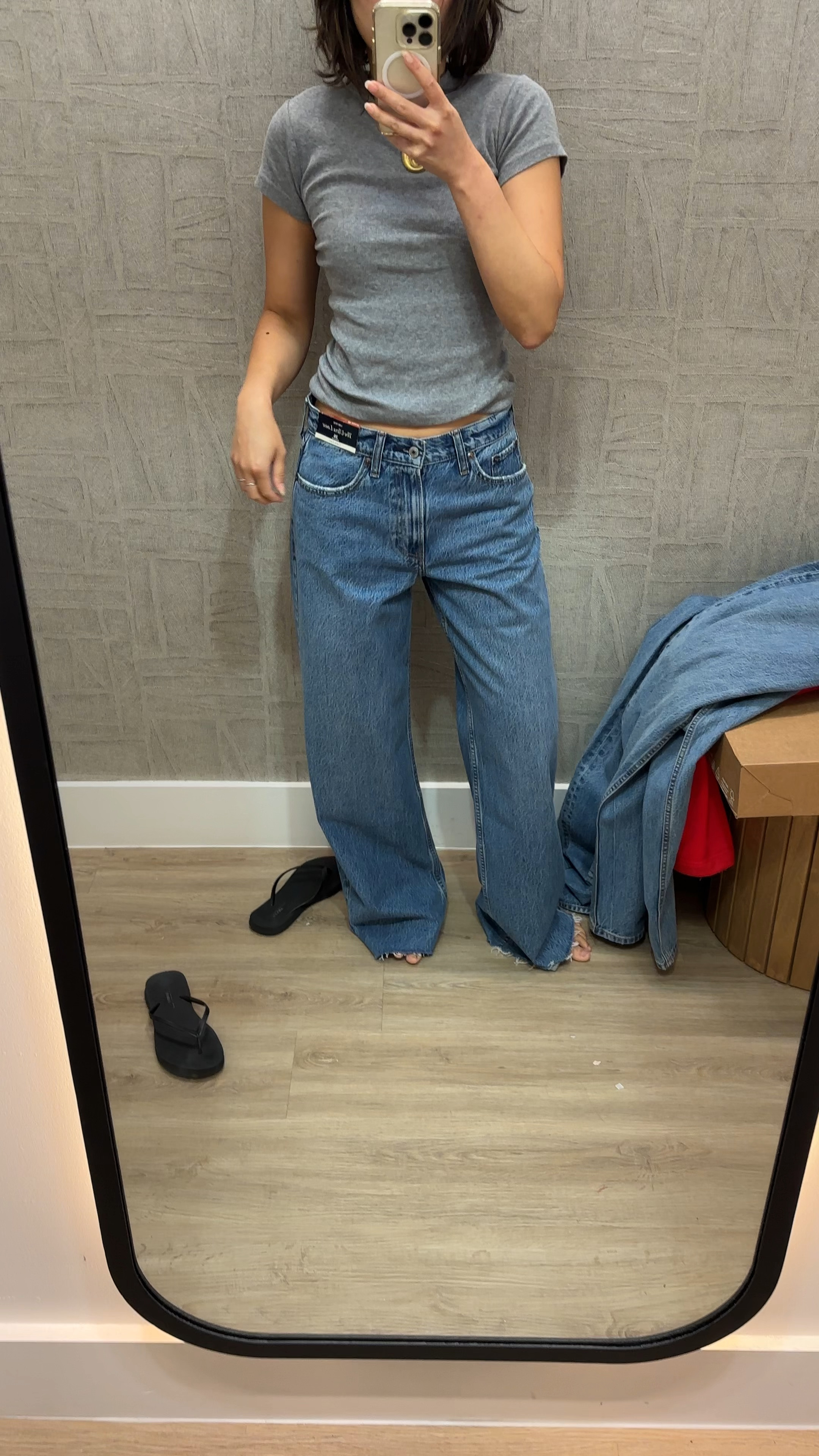 Abercrombie low rise jeans

Size 26