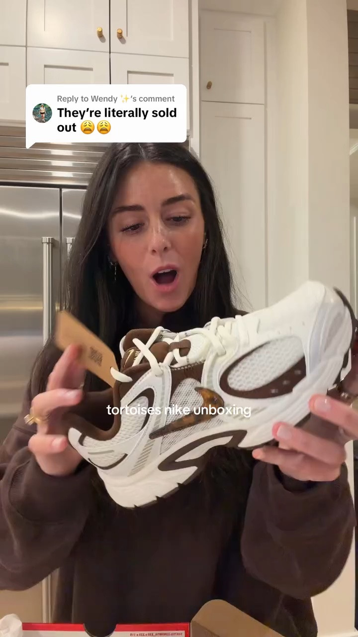 ✨ jaw is actually on the floor #nike #fallsneaker #fallfashion