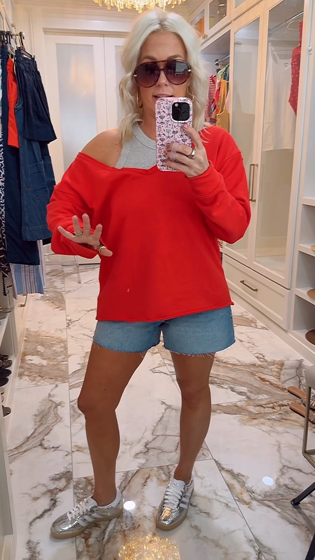 Casual oversized mom outfit - large but need a medium , size 6 in shorts 