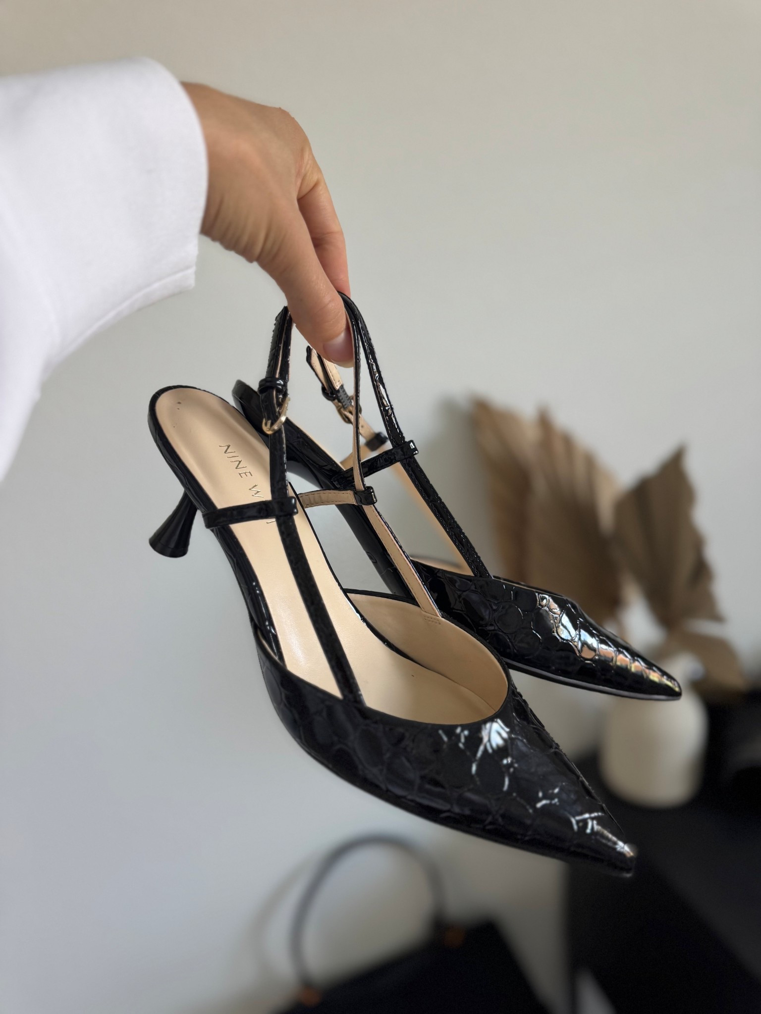 The best shoes 😍

Comfy, classy & cute!! 

Tagged the exact shoes in exact style but different color/texture!


Nine West pumps, black crocodile heels, slingback snake texture, faux leather, shoes

#LTKSaleAlert #LTKFindsUnder50 #LTKFindsUnder100