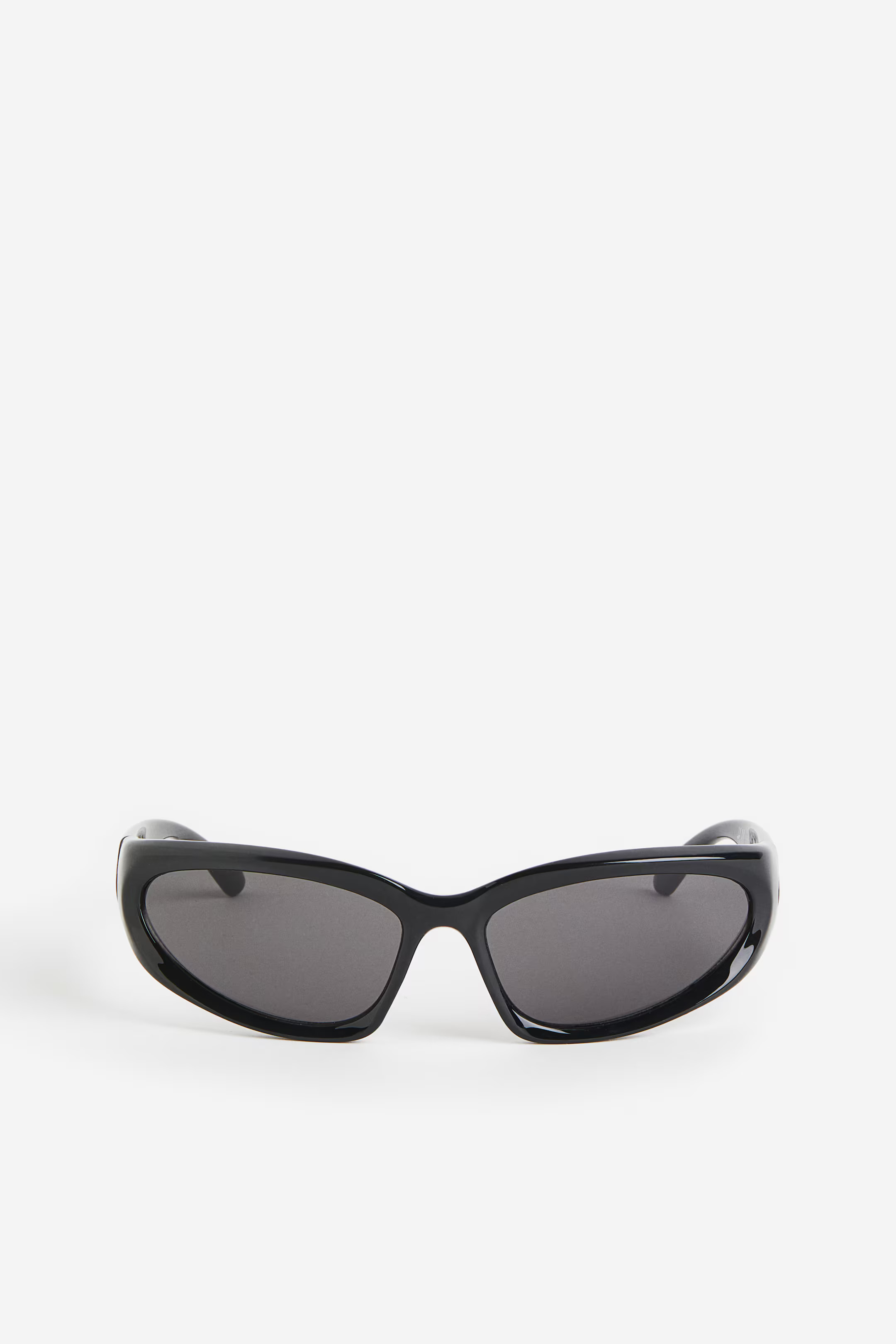 Sporty sunglasses | H&M (UK, MY, IN, SG, PH, TW, HK)