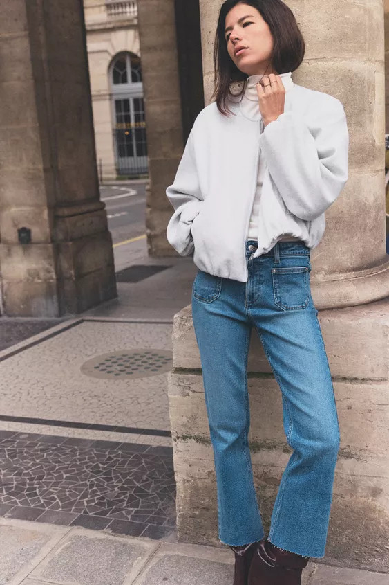 HIGH-WAIST - FLARE LEG - CROPPED LENGTH - STRETCHHigh-waist jeans with front and back patch pocke... | Zara UK