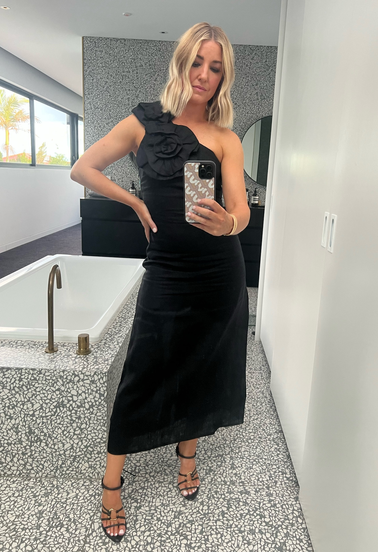 One sleeve wonder 🖤

#LTKstyletip #LTKaustralia