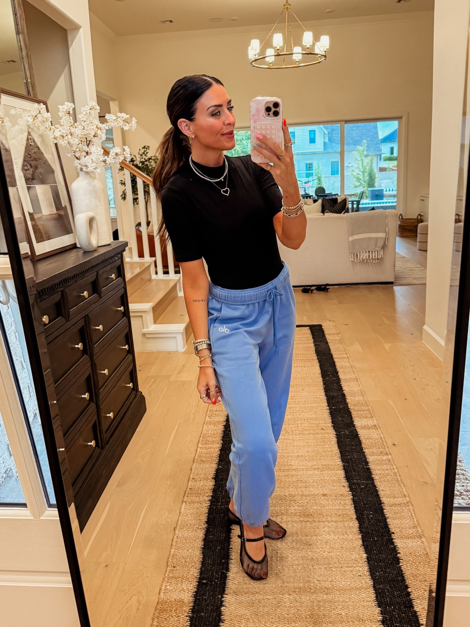 Casual outfit!!
Bodysuit - size M
Alo sweatpants - size M


#LTKFindsUnder50 #LTKFindsUnder100 #LTKStyleTip