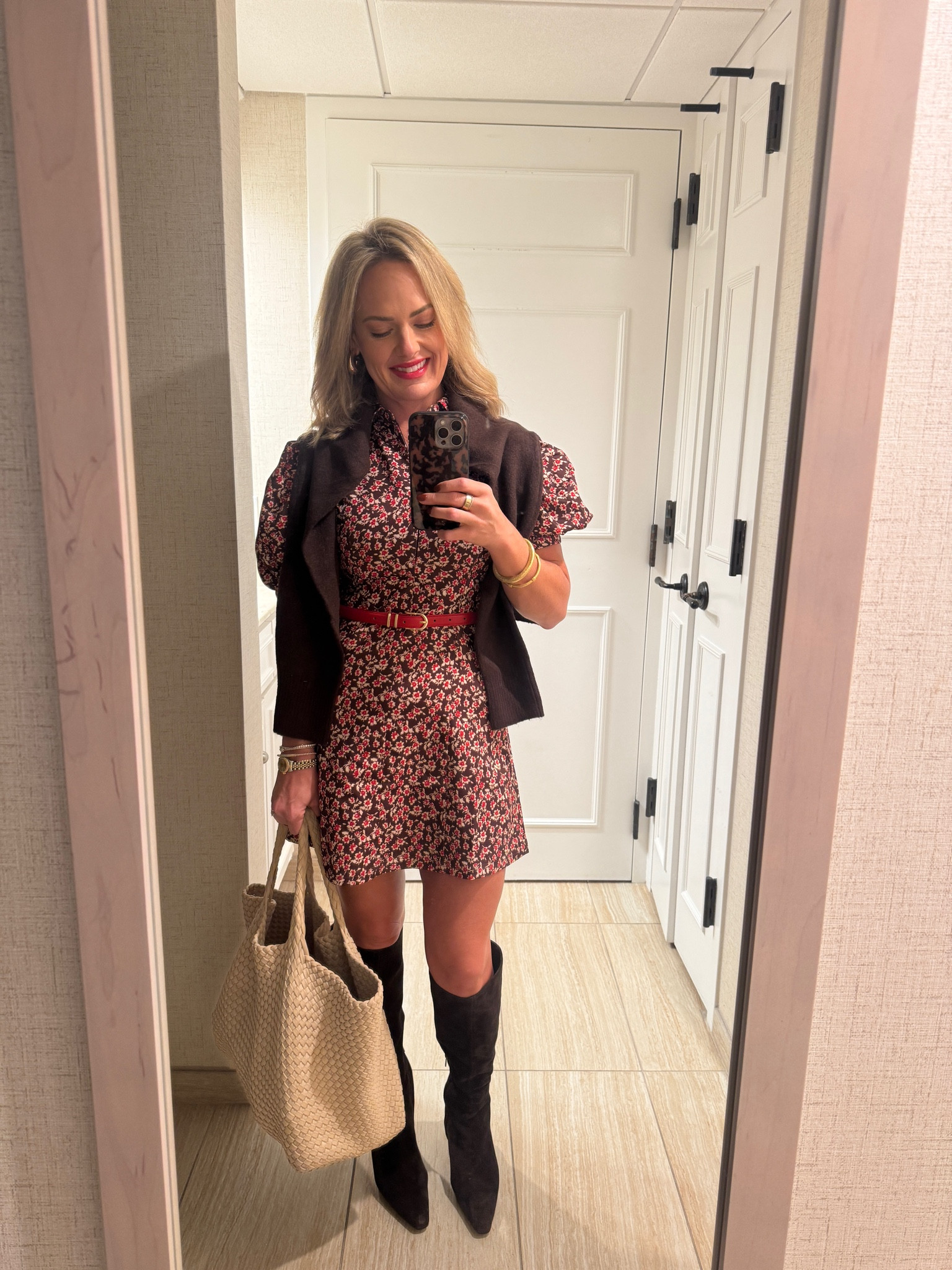 Fall Outfit. 

Knee high boots. 

HOC Autumnn

#LTKstyletip