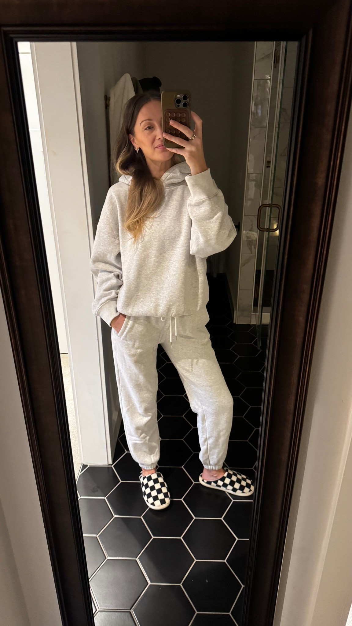 Bottoms: Small
Hoodie: Medium 

#LTKootd #LTKFindsUnder100 #LTKActive