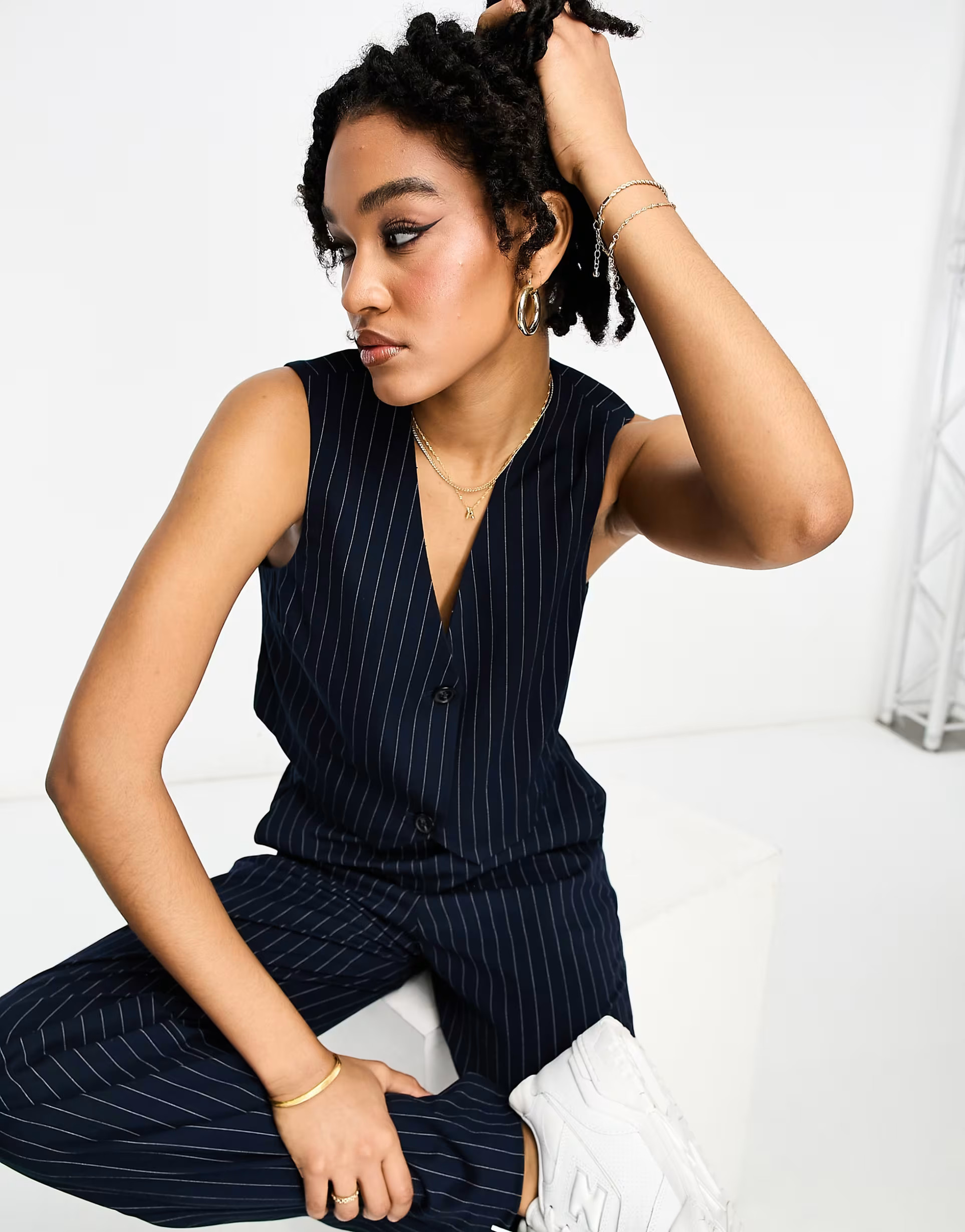 Vero Moda Tall – Elegante, kurz geschnittene Weste in Marineblau mit Nadelstreifen, Kombiteil | ASOS (Global)