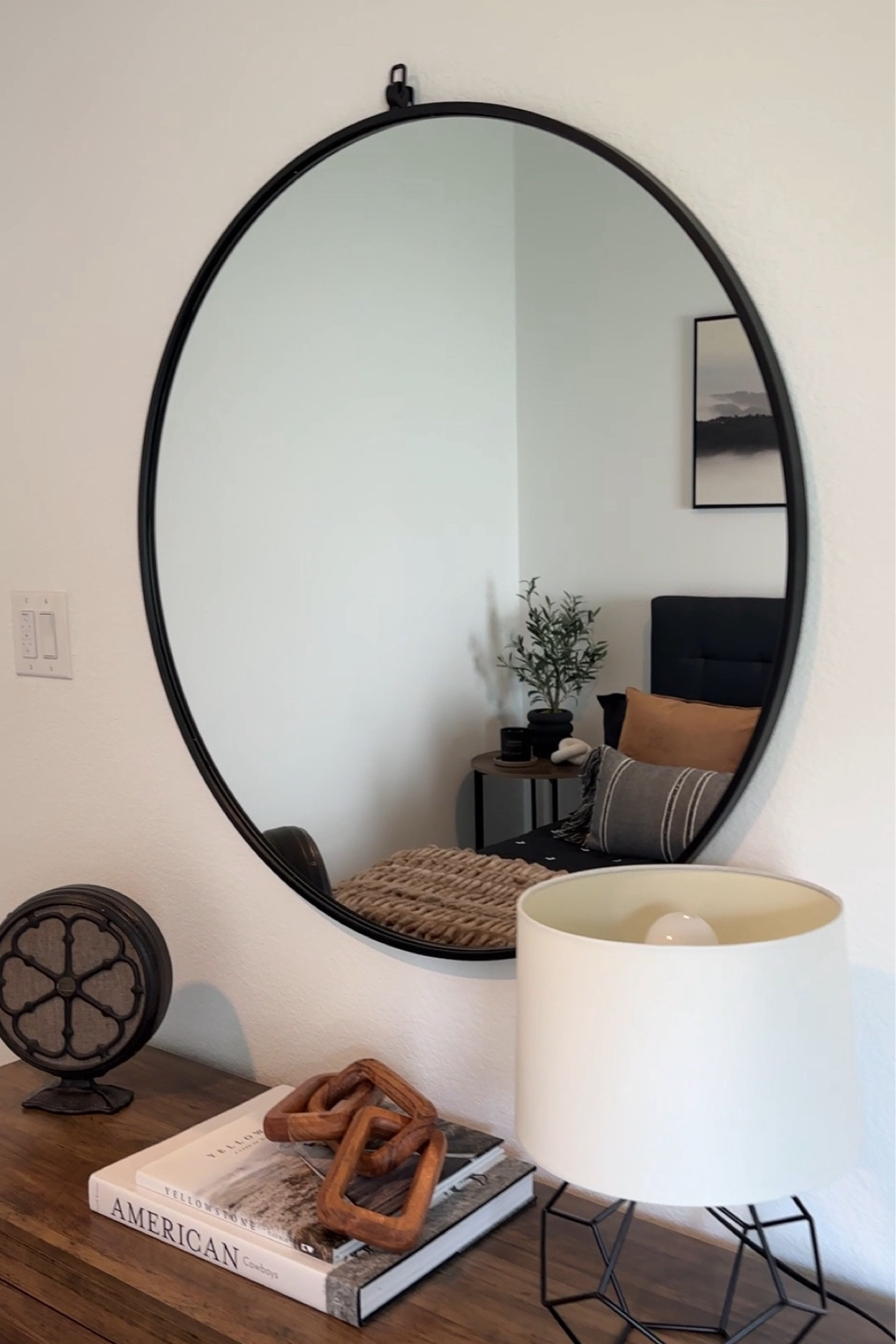 Modern Round Metal Mirror 

#LTKHome #LTKStyleTip