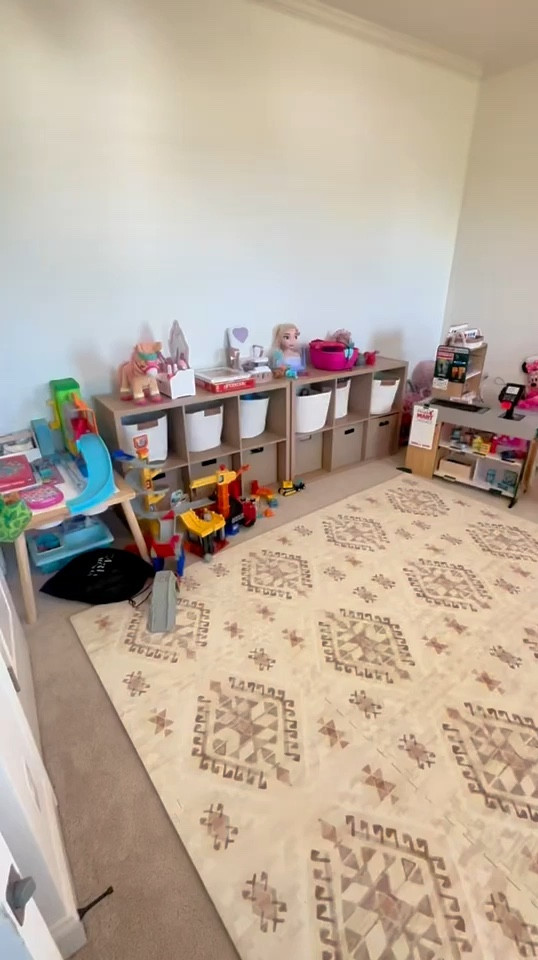 Playroom edit! She had most of the product already. Just needed a fresh set of eyes, some rearranging and some labels to set them up for success!
.
.
@target
@amazon
.
#playroomorganization #toystorage #organizedplayroom #declutter #toyorganization #playroomgoals #tidyplayroom #playroommakeover #toydecluttering #organizedhome #minimalism #kidsroomorganization #clutterfree #playroomideas #neatfreak #storagesolutions #organizedlife #toyrotation #playroomhacks #spaceoptimization #instagramreels #reelsvideo #playroomsofinstagram #georgiahomes #mondaymotivation #mondays #householdmanagement

#LTKKids #LTKVideo #LTKHome