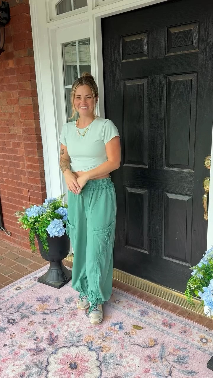 Casual ootd with new @copperandcloth.shop pants. 

#casualoutfits #casualstyle #momof2 #ootd #fashion