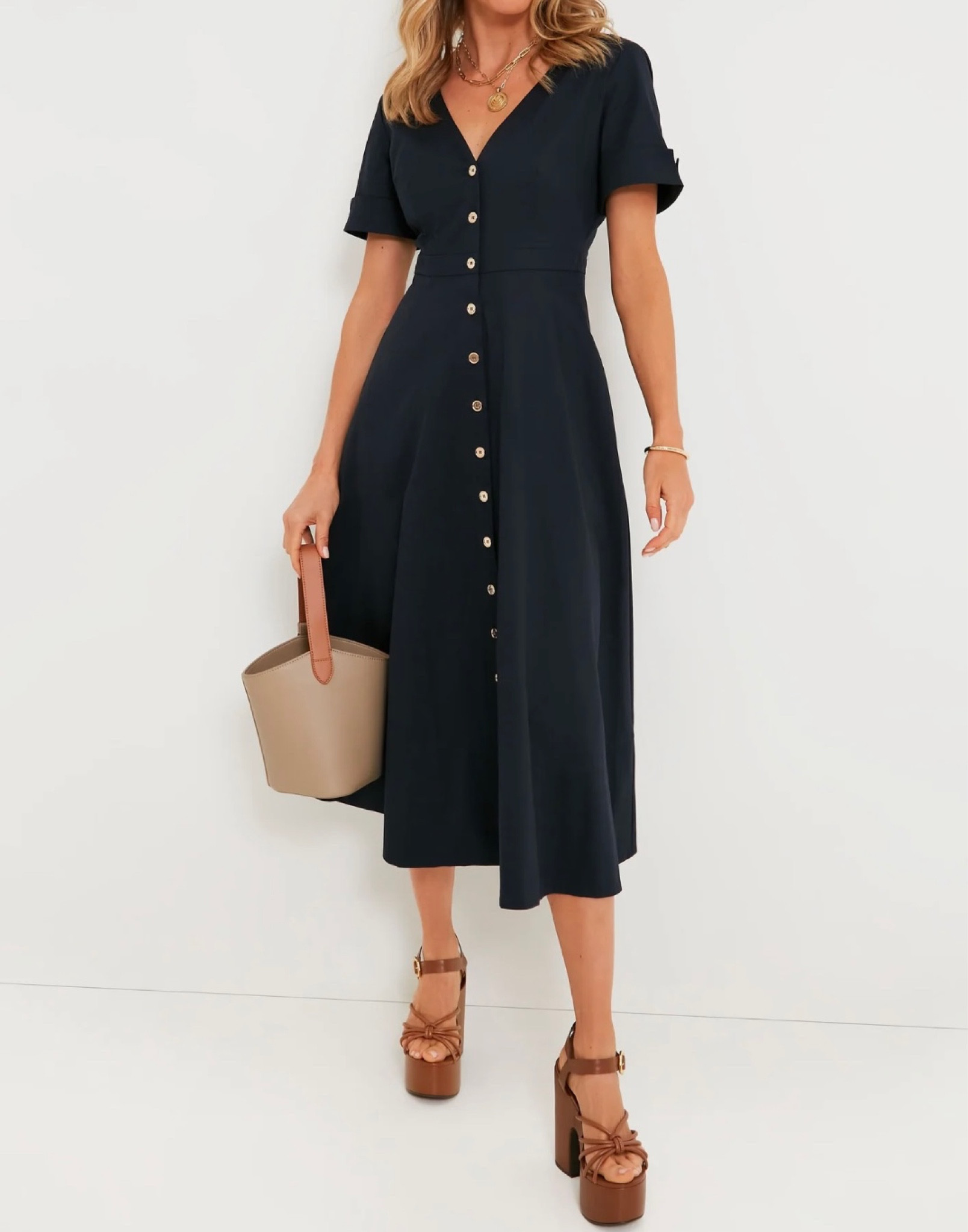 Navy maxi dress! 

#LTKHoliday #LTKSeasonal #LTKGiftGuide