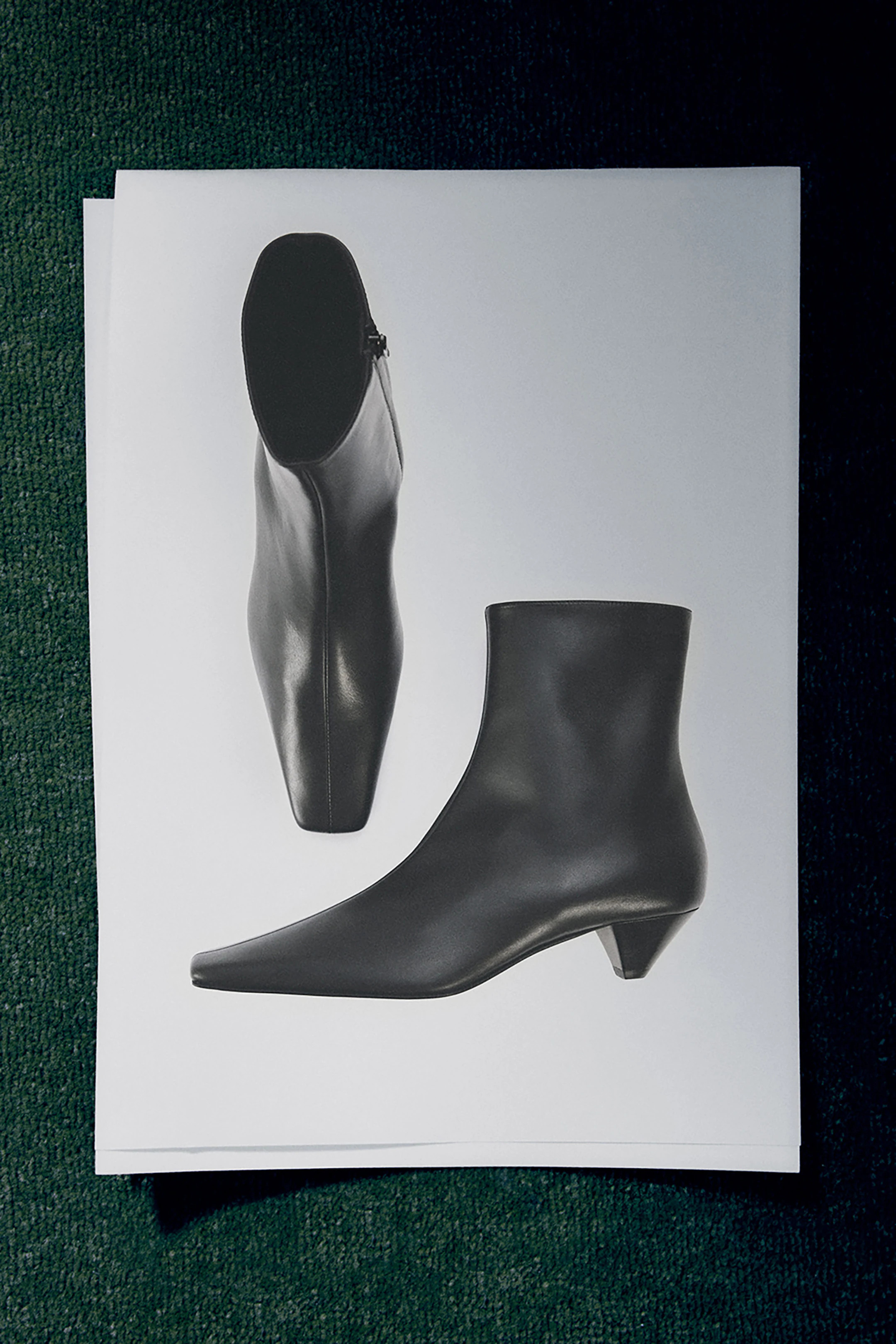 ANKLE BOOTS MIT KARREEFÖRMIGER ZEHENPARTIE - SCHWARZ | COS (EU)